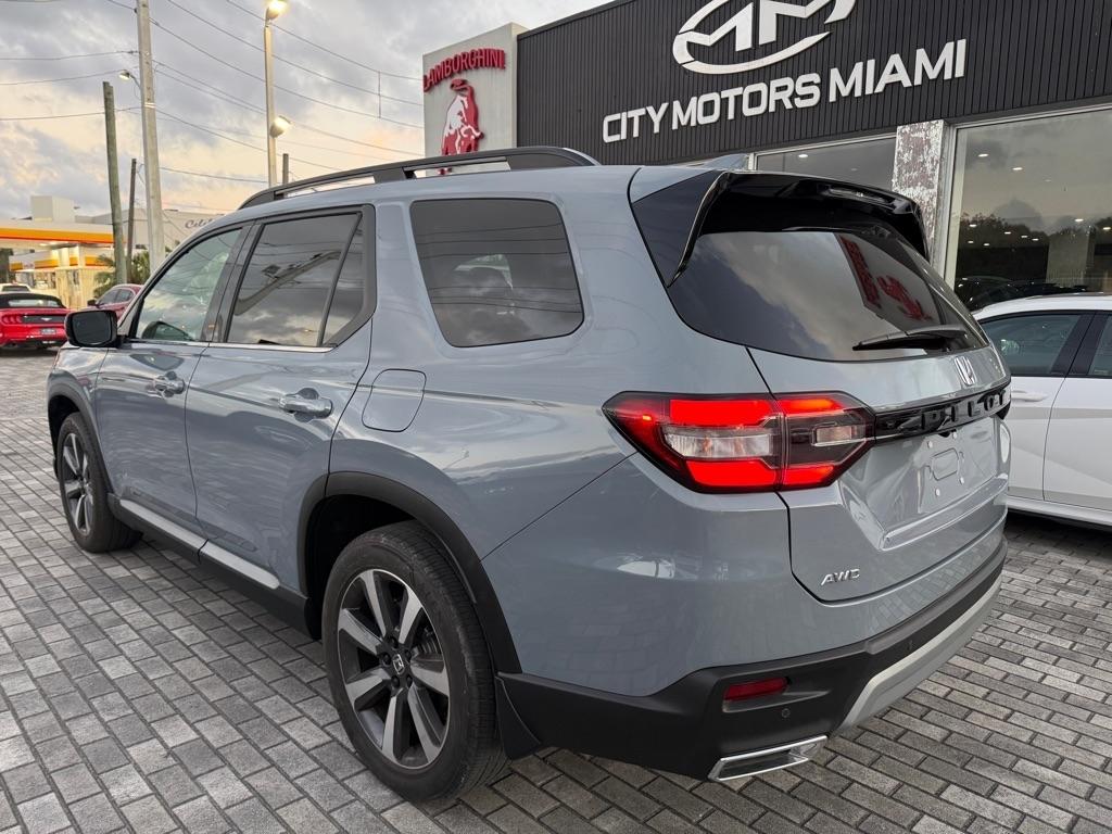 Honda Pilot Touring AWD 2025