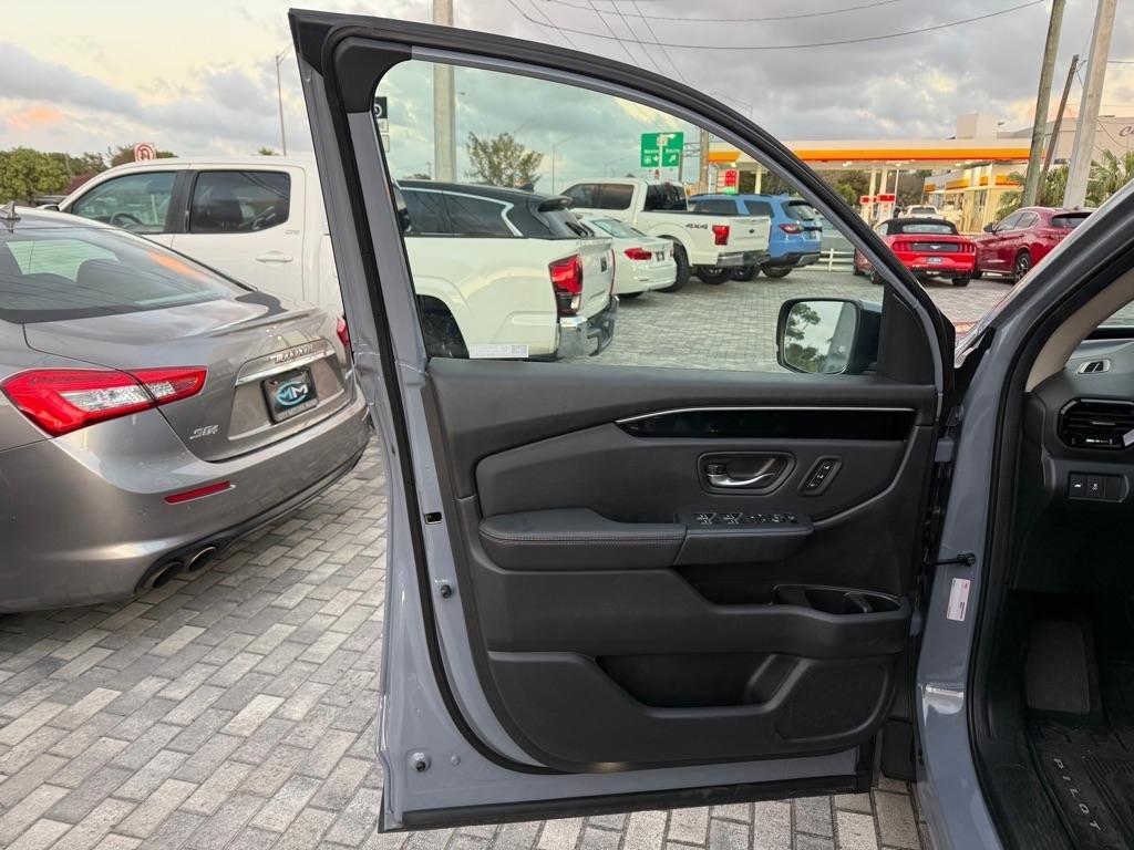 Honda Pilot Touring AWD 2025