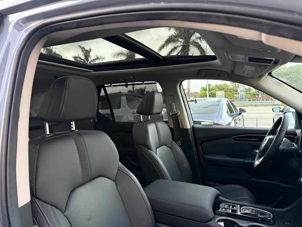 Honda Pilot Touring AWD 2025