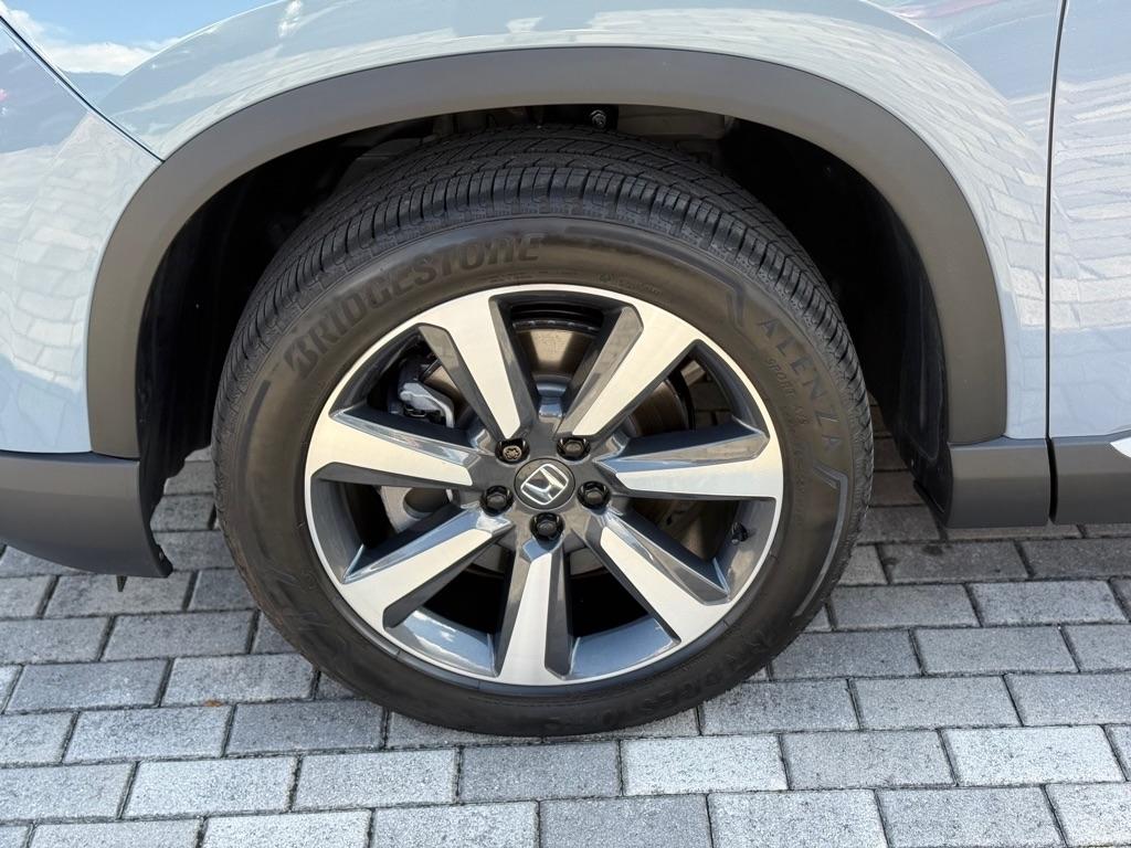 Honda Pilot Touring AWD 2025