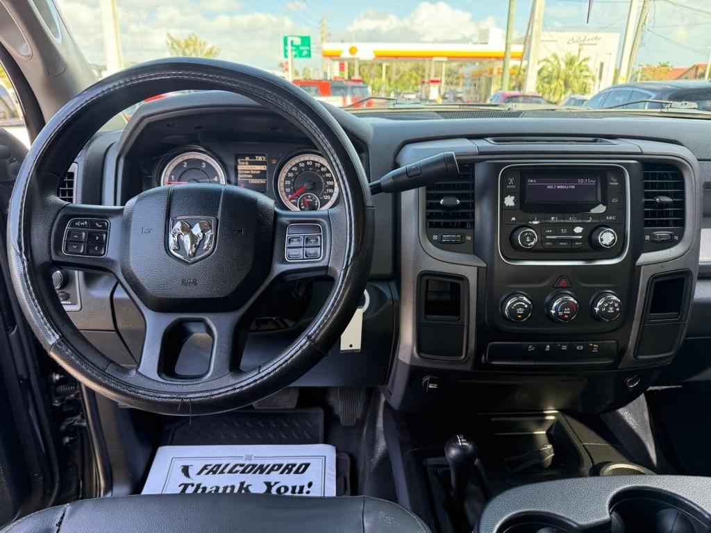 RAM 2500 Tradesman 4x4 Crew Cab 6'4" Box 2017