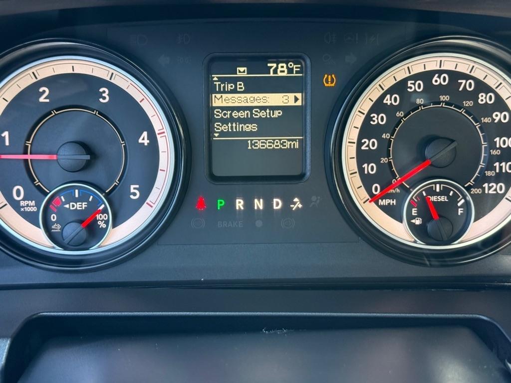 RAM 2500 Tradesman 4x4 Crew Cab 6'4" Box 2017