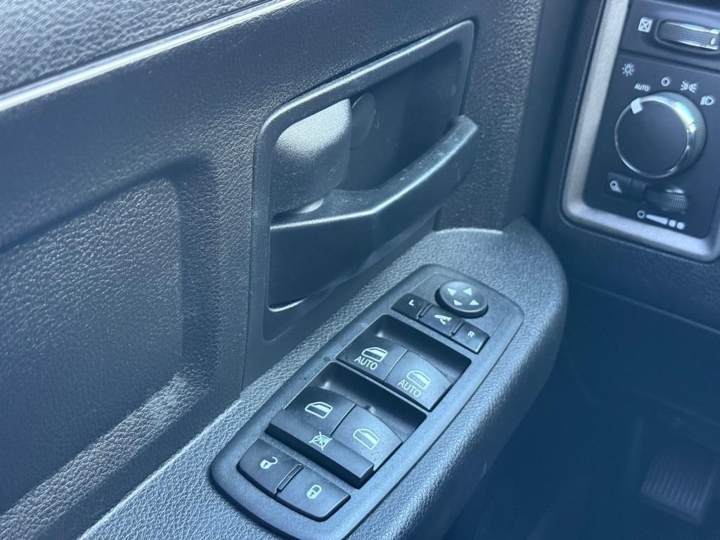 RAM 2500 Tradesman 4x4 Crew Cab 6'4" Box 2017