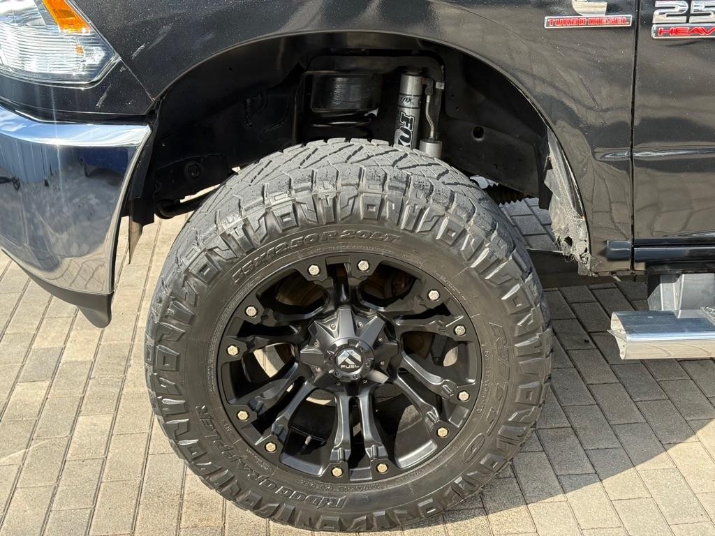 RAM 2500 Tradesman 4x4 Crew Cab 6'4" Box 2017