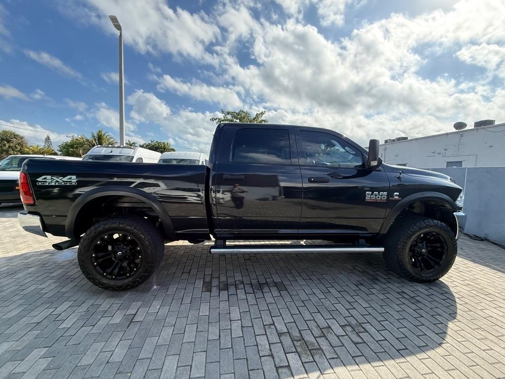 RAM 2500 Tradesman 4x4 Crew Cab 6'4" Box 2017
