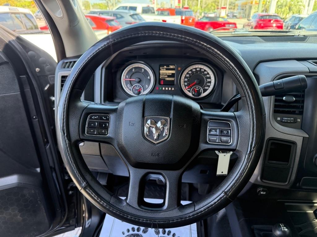 RAM 2500 Tradesman 4x4 Crew Cab 6'4" Box 2017