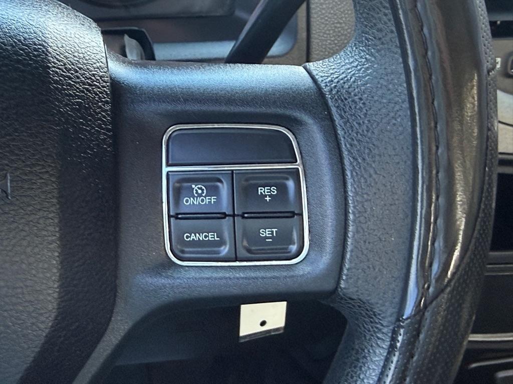 RAM 2500 Tradesman 4x4 Crew Cab 6'4" Box 2017