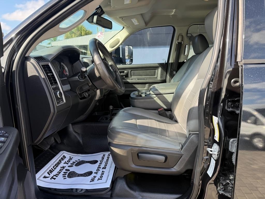 RAM 2500 Tradesman 4x4 Crew Cab 6'4" Box 2017