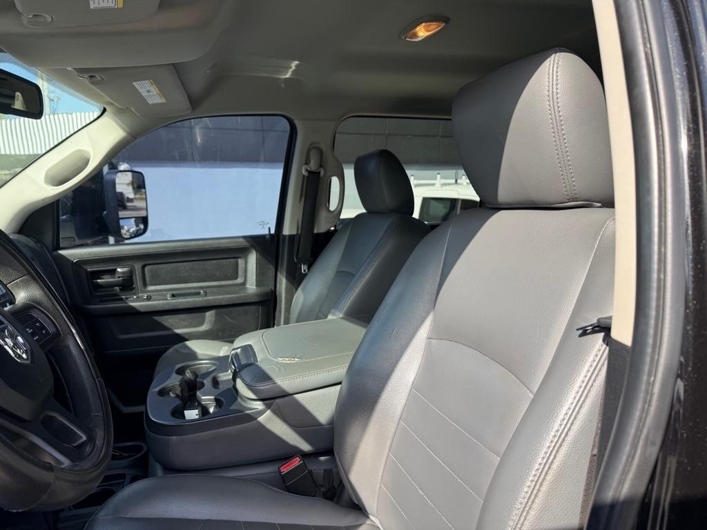 RAM 2500 Tradesman 4x4 Crew Cab 6'4" Box 2017