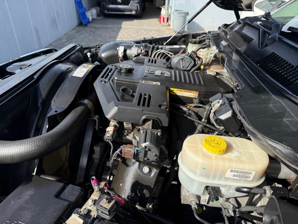 RAM 2500 Tradesman 4x4 Crew Cab 6'4" Box 2017