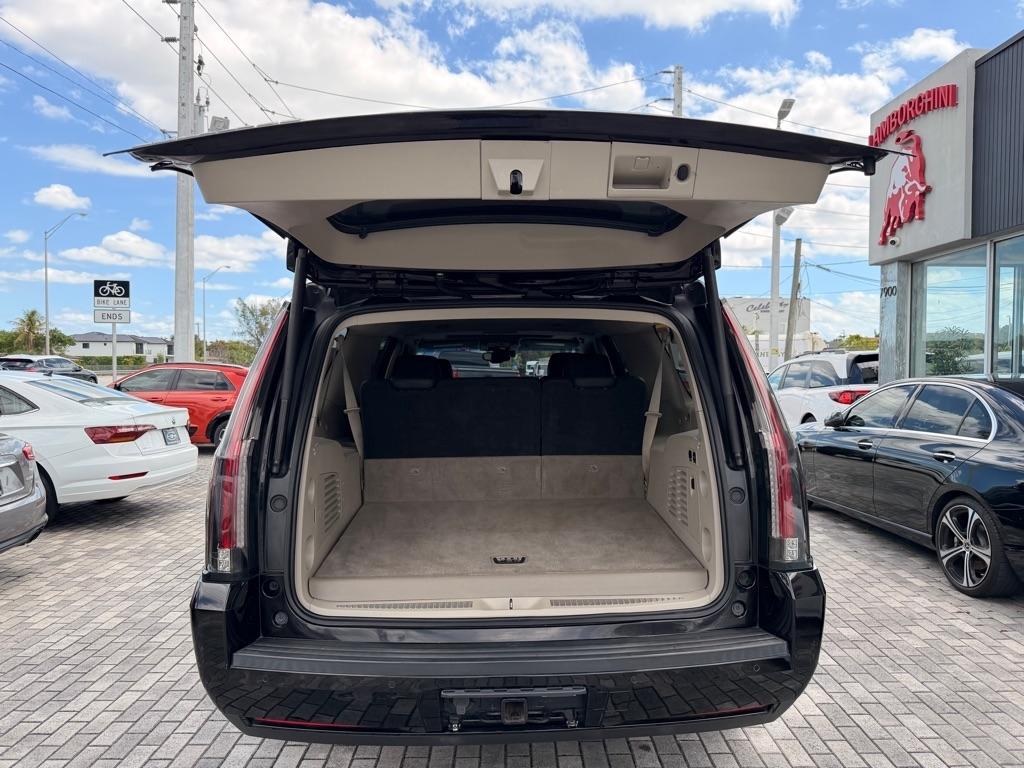 Cadillac Escalade ESV 2WD 4dr Luxury 2018