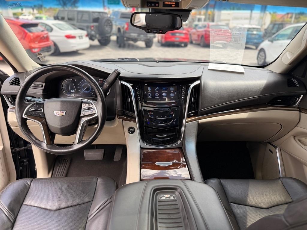 Cadillac Escalade ESV 2WD 4dr Luxury 2018