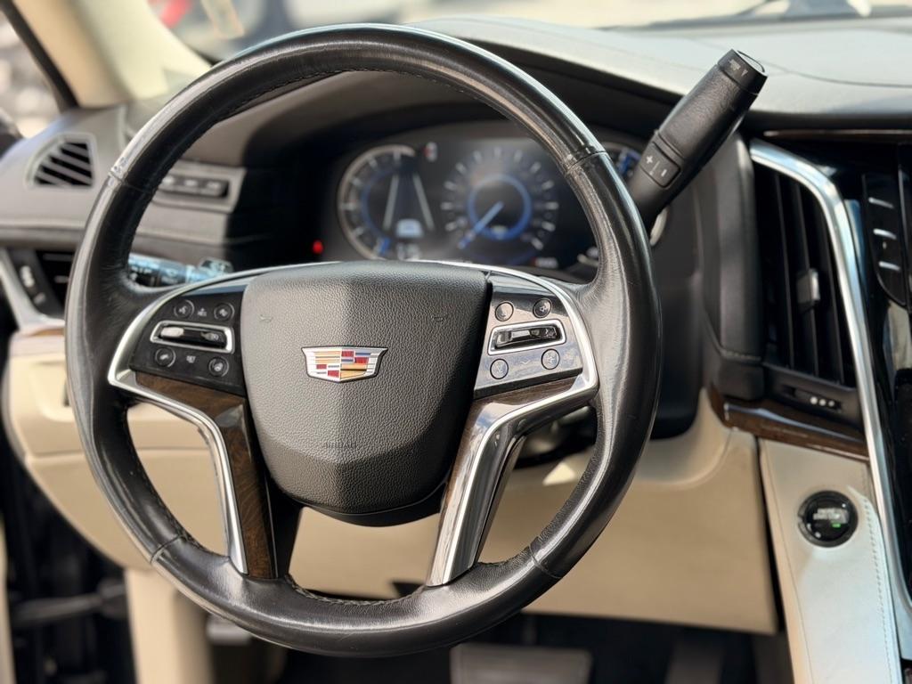 Cadillac Escalade ESV 2WD 4dr Luxury 2018