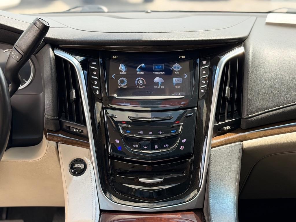 Cadillac Escalade ESV 2WD 4dr Luxury 2018