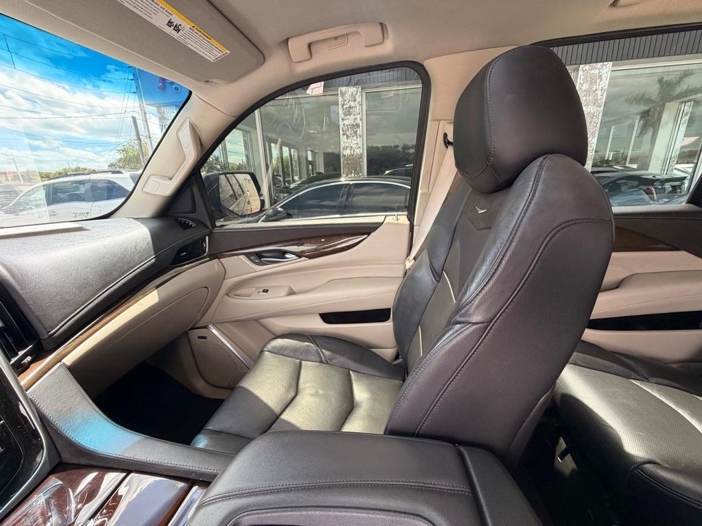 Cadillac Escalade ESV 2WD 4dr Luxury 2018