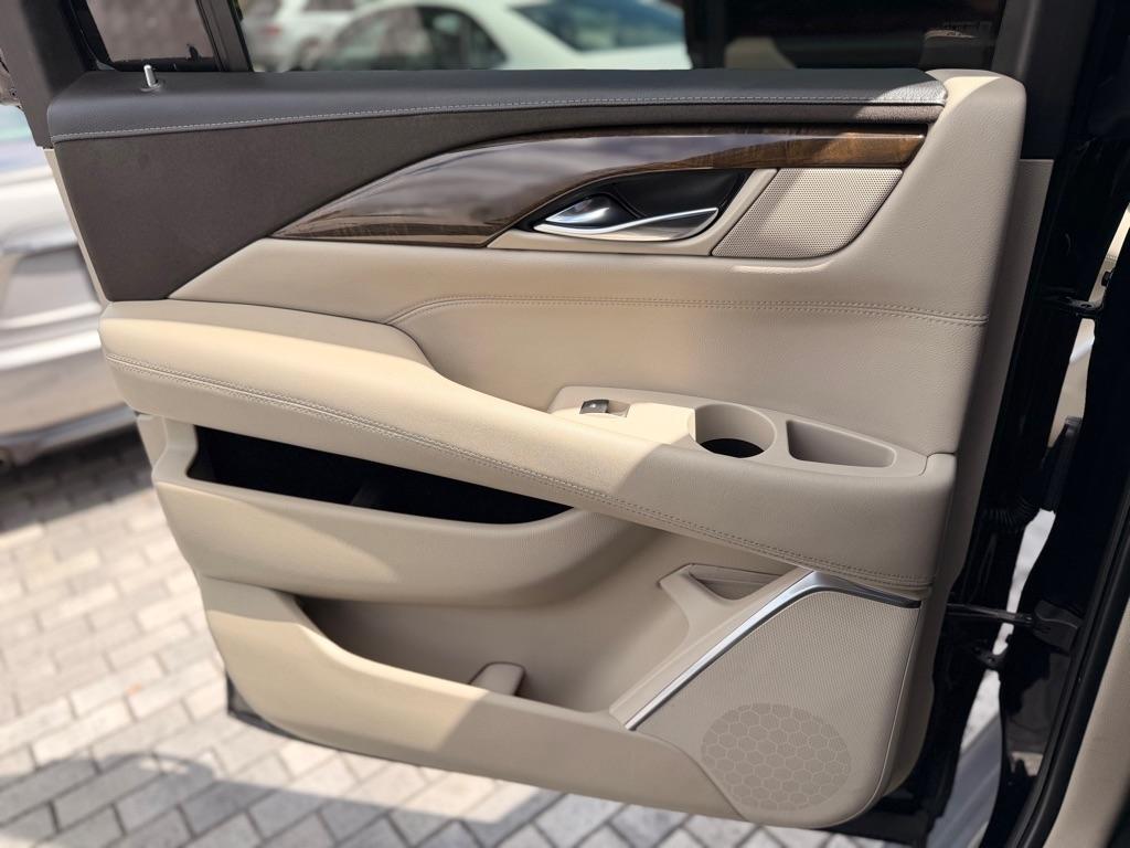 Cadillac Escalade ESV 2WD 4dr Luxury 2018