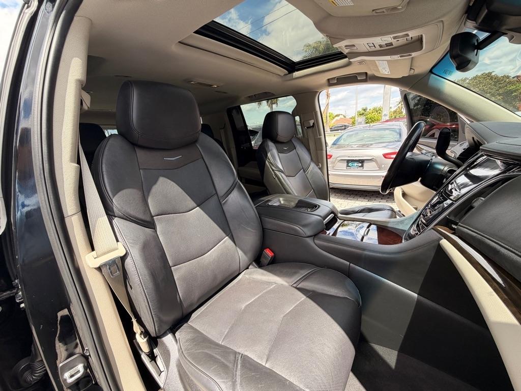 Cadillac Escalade ESV 2WD 4dr Luxury 2018