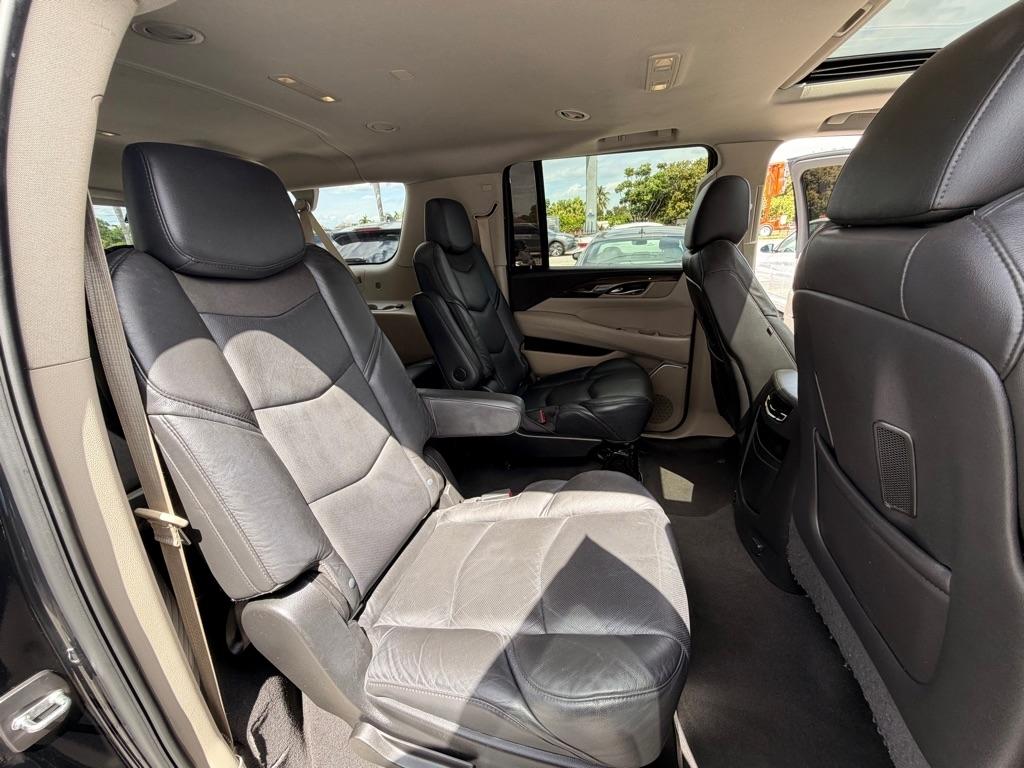Cadillac Escalade ESV 2WD 4dr Luxury 2018