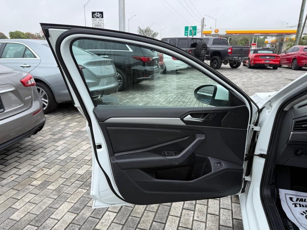 Volkswagen Jetta R-Line Auto w/SULEV 2019