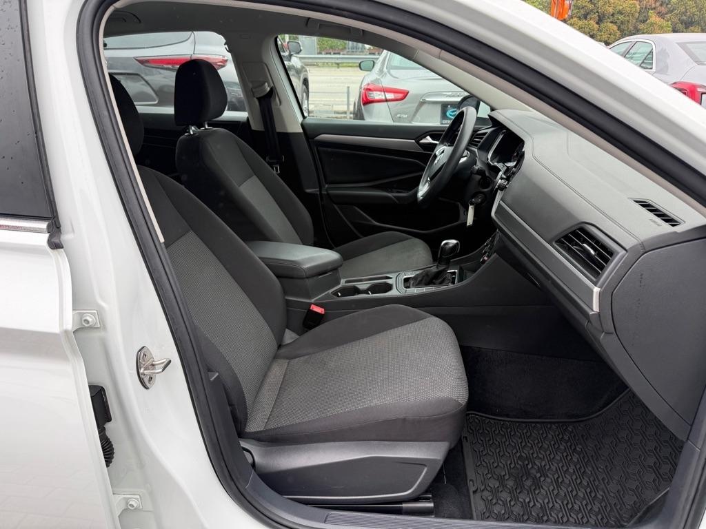 Volkswagen Jetta R-Line Auto w/SULEV 2019