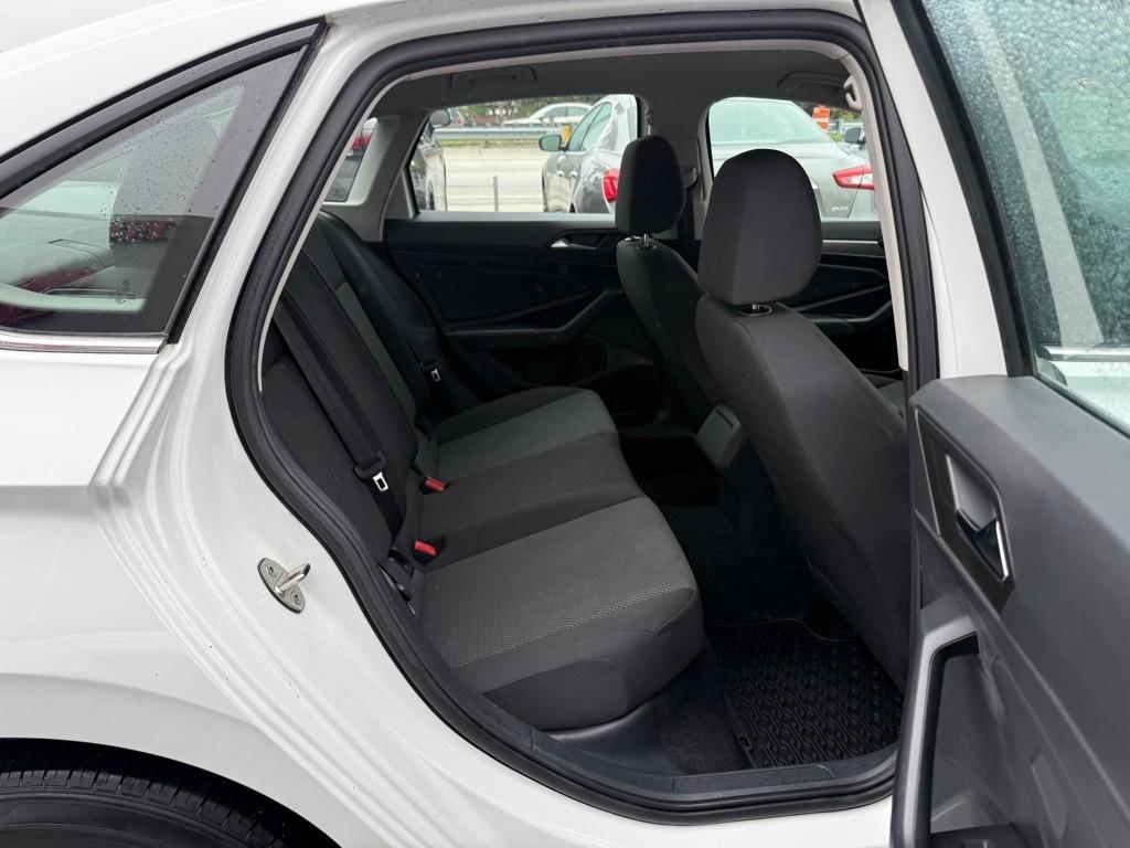 Volkswagen Jetta R-Line Auto w/SULEV 2019