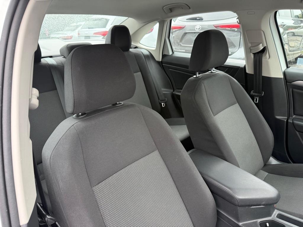 Volkswagen Jetta R-Line Auto w/SULEV 2019