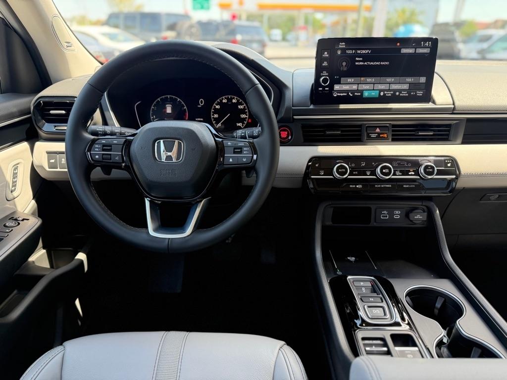 Honda Pilot Touring AWD 2025