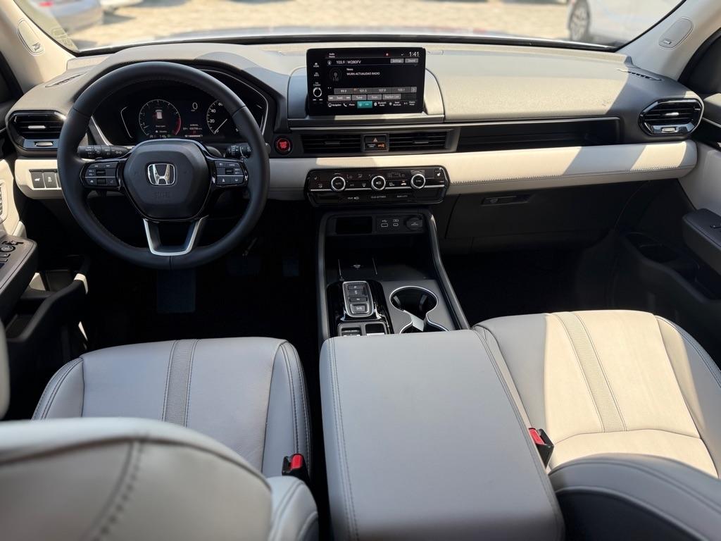 Honda Pilot Touring AWD 2025