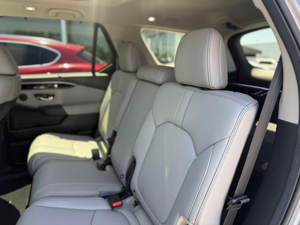 Honda Pilot Touring AWD 2025