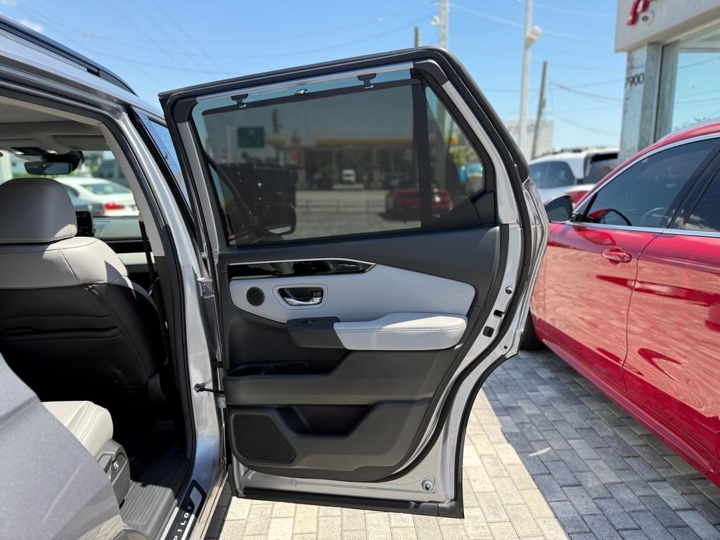 Honda Pilot Touring AWD 2025