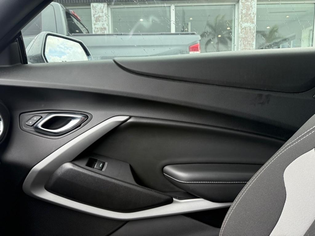 Chevrolet Camaro 2dr Cpe 1SS 2021