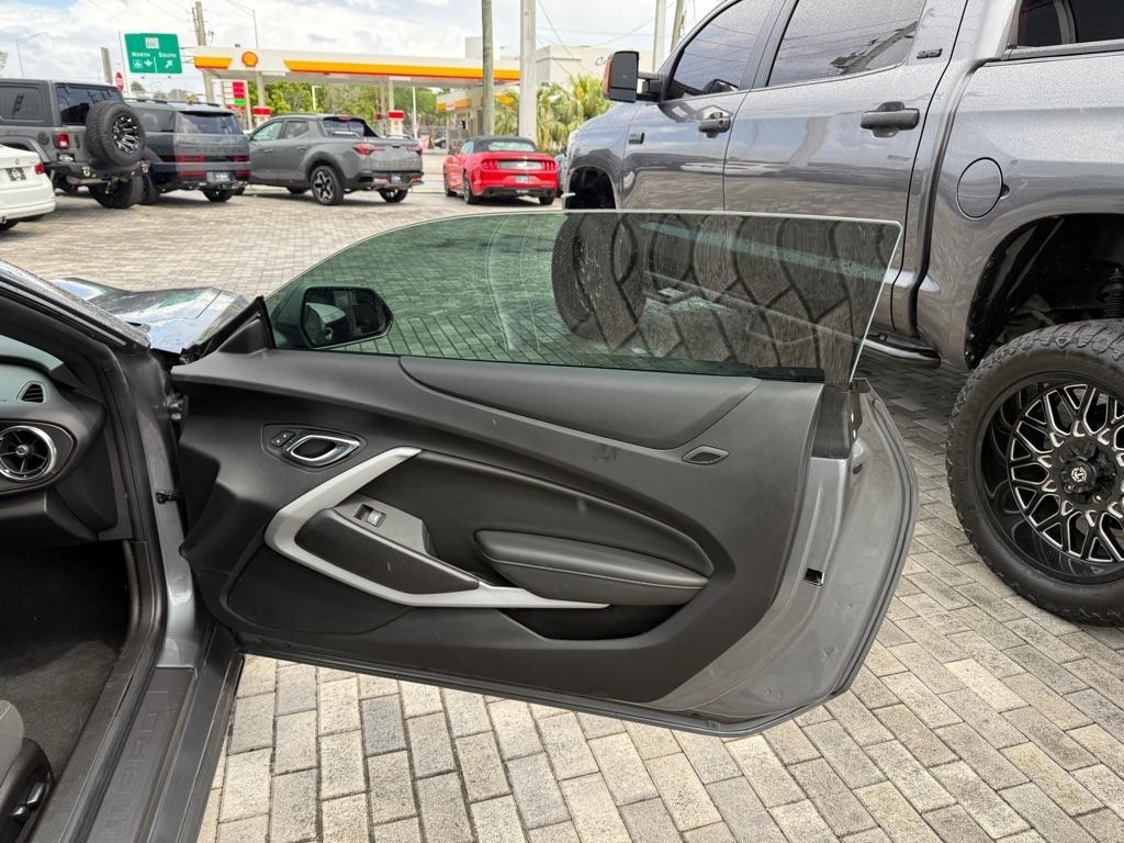 Chevrolet Camaro 2dr Cpe 1SS 2021