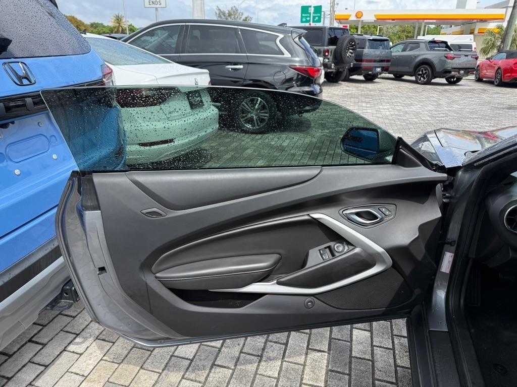 Chevrolet Camaro 2dr Cpe 1SS 2021