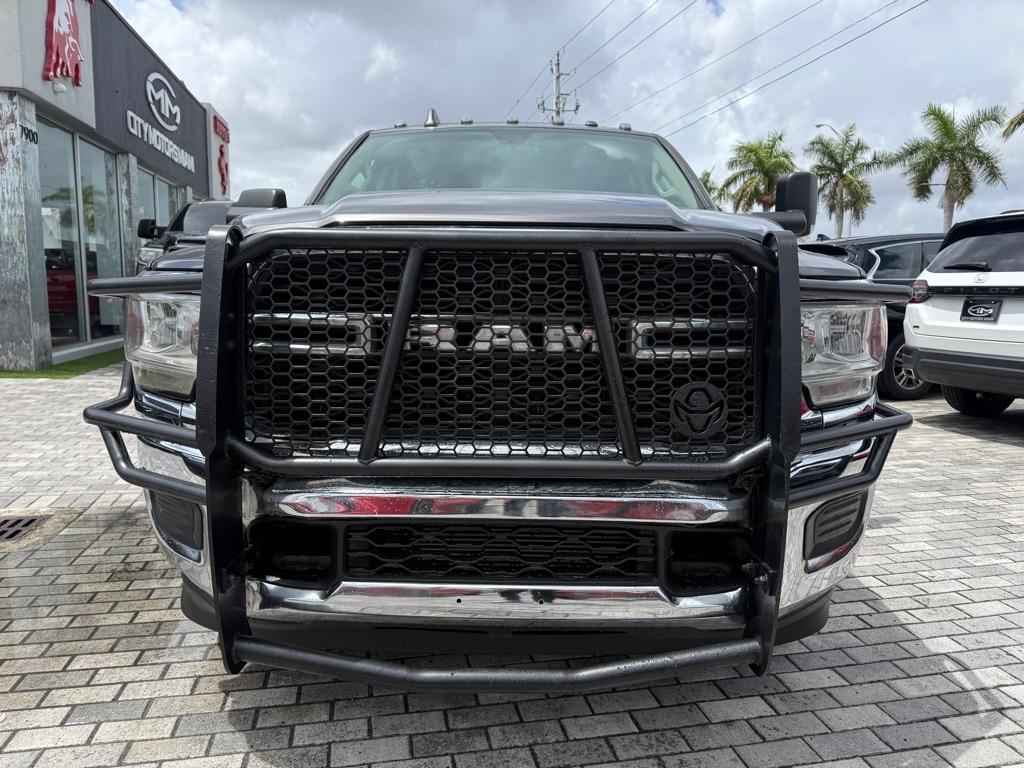 RAM 3500 Tradesman 4x4 Crew Cab 8' Box 2020