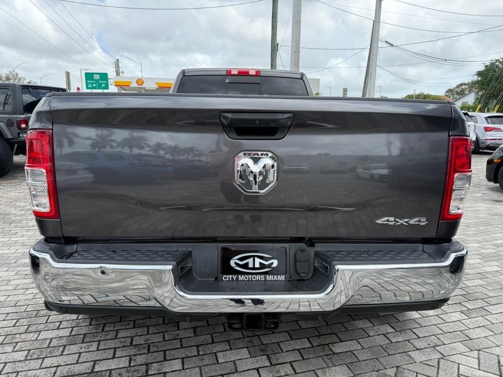 RAM 3500 Tradesman 4x4 Crew Cab 8' Box 2020