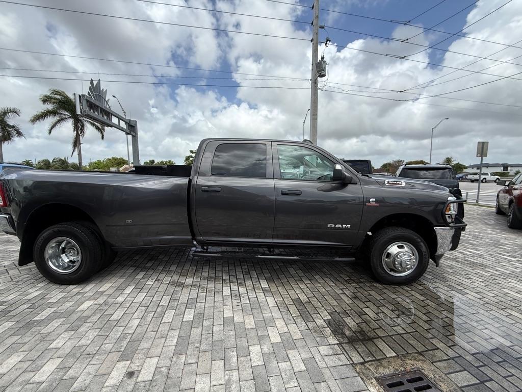 RAM 3500 Tradesman 4x4 Crew Cab 8' Box 2020