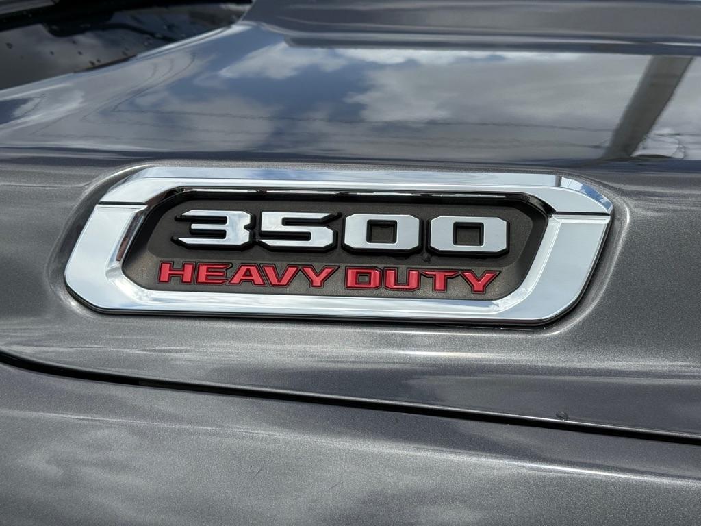 RAM 3500 Tradesman 4x4 Crew Cab 8' Box 2020