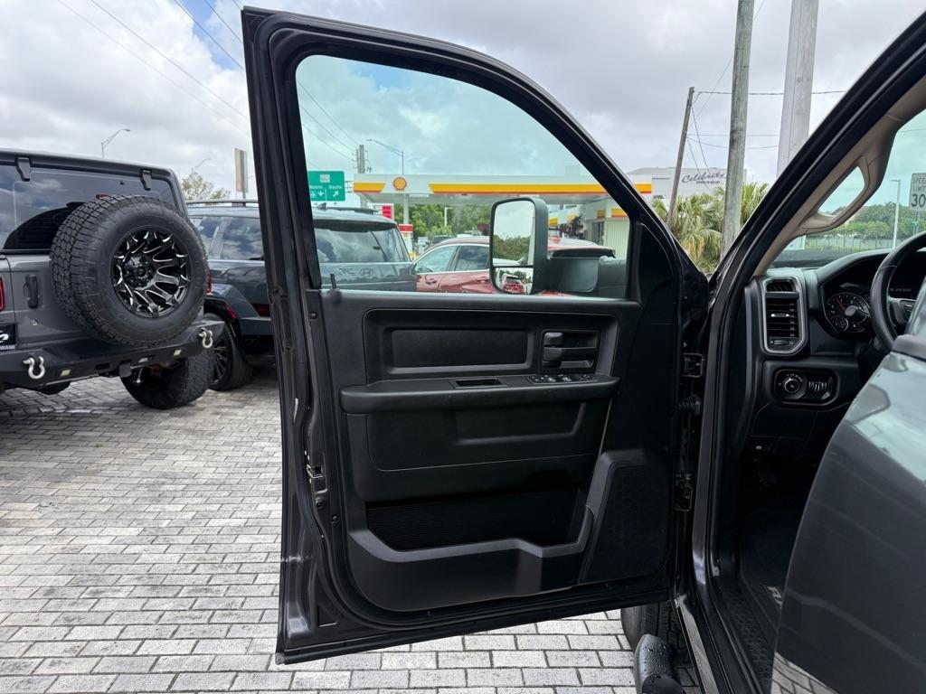 RAM 3500 Tradesman 4x4 Crew Cab 8' Box 2020