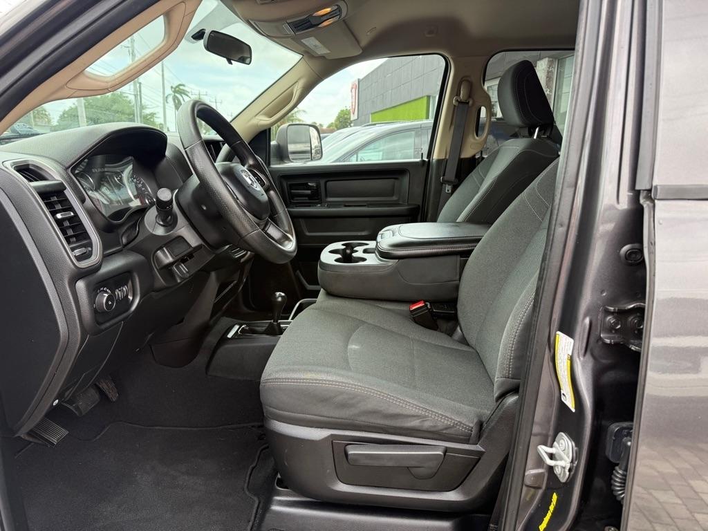 RAM 3500 Tradesman 4x4 Crew Cab 8' Box 2020