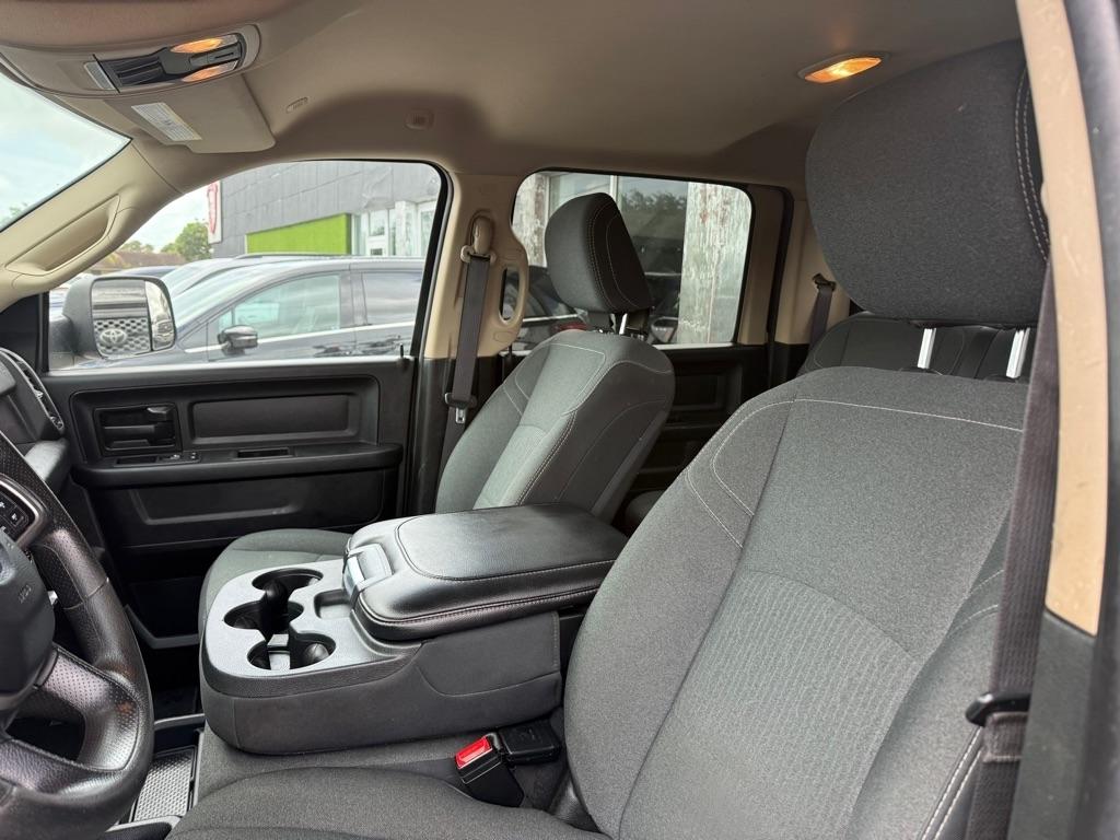 RAM 3500 Tradesman 4x4 Crew Cab 8' Box 2020