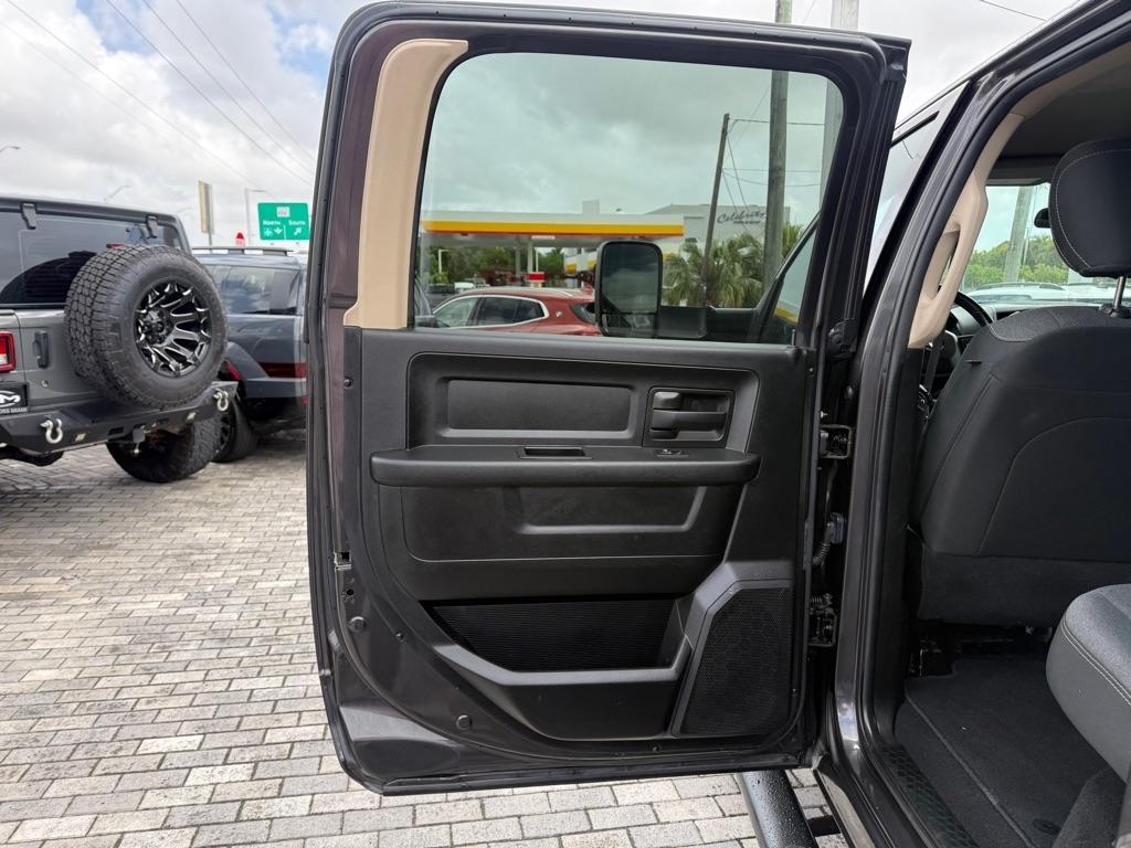 RAM 3500 Tradesman 4x4 Crew Cab 8' Box 2020