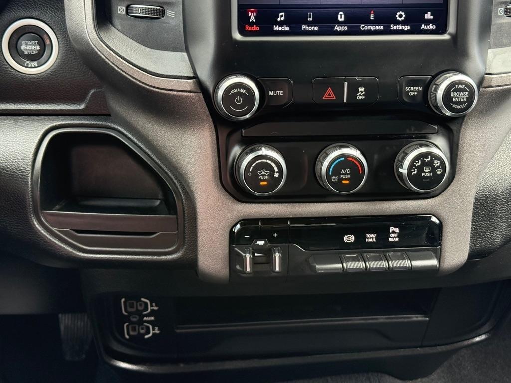 RAM 3500 Tradesman 4x4 Crew Cab 8' Box 2020