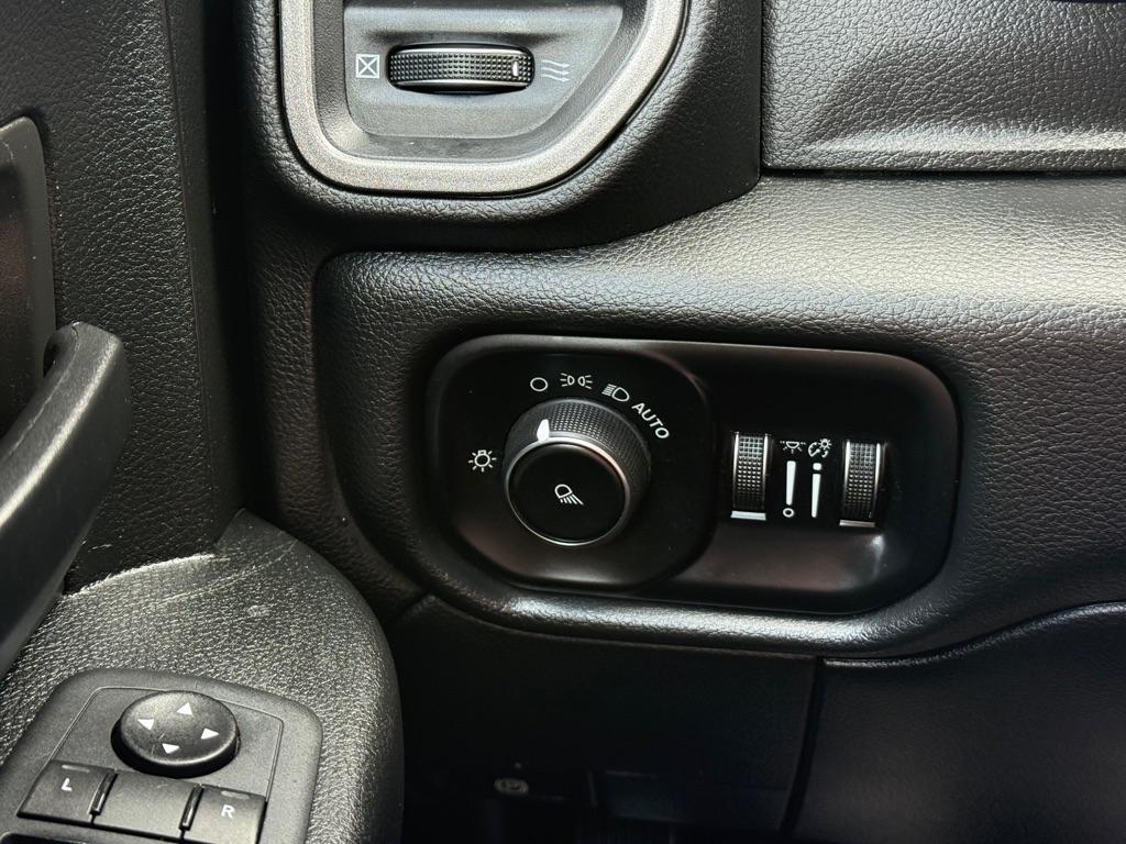 RAM 3500 Tradesman 4x4 Crew Cab 8' Box 2020