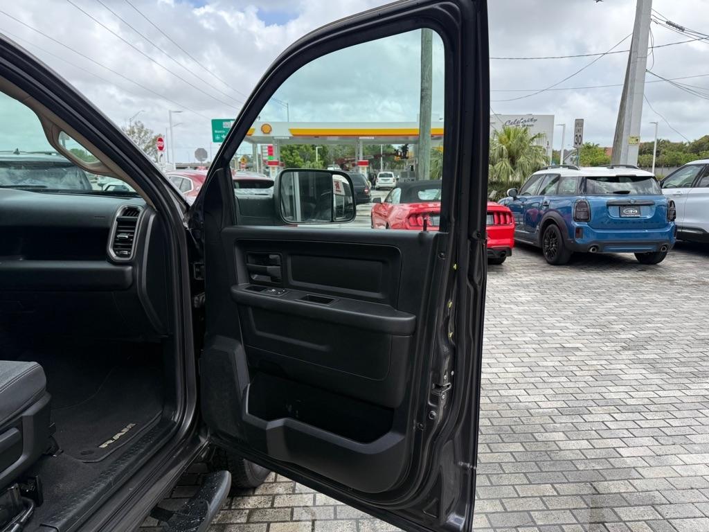 RAM 3500 Tradesman 4x4 Crew Cab 8' Box 2020