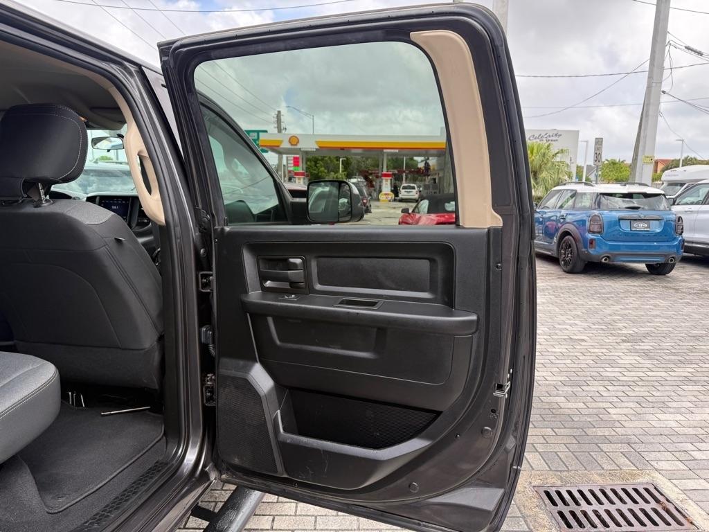 RAM 3500 Tradesman 4x4 Crew Cab 8' Box 2020