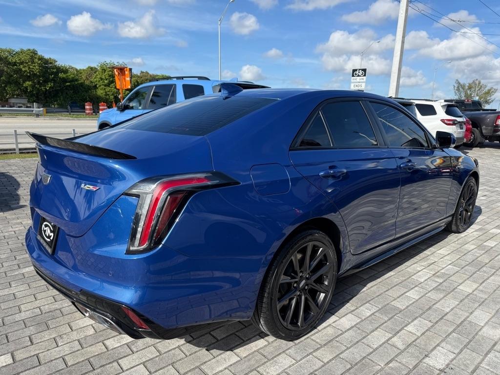 Cadillac CT4 4dr Sdn V-Series 2021