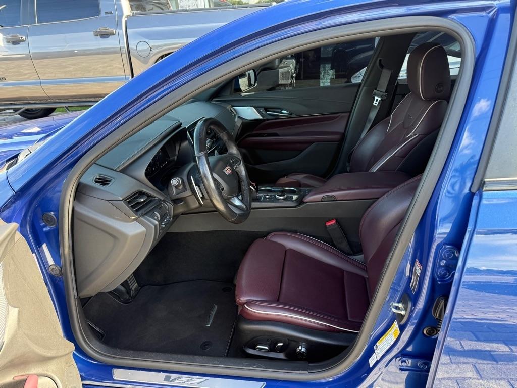 Cadillac CT4 4dr Sdn V-Series 2021