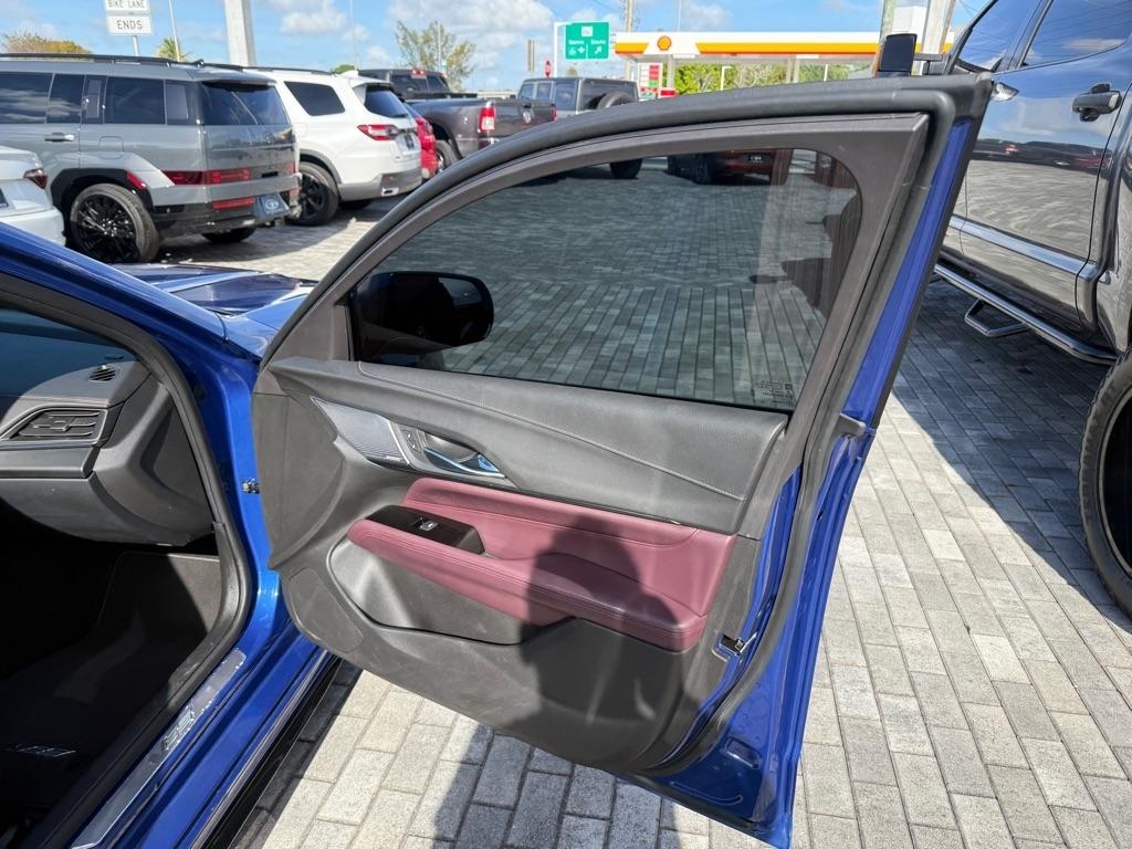 Cadillac CT4 4dr Sdn V-Series 2021