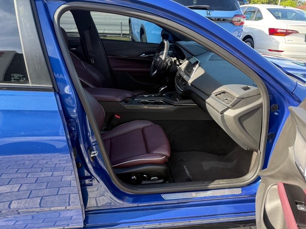 Cadillac CT4 4dr Sdn V-Series 2021