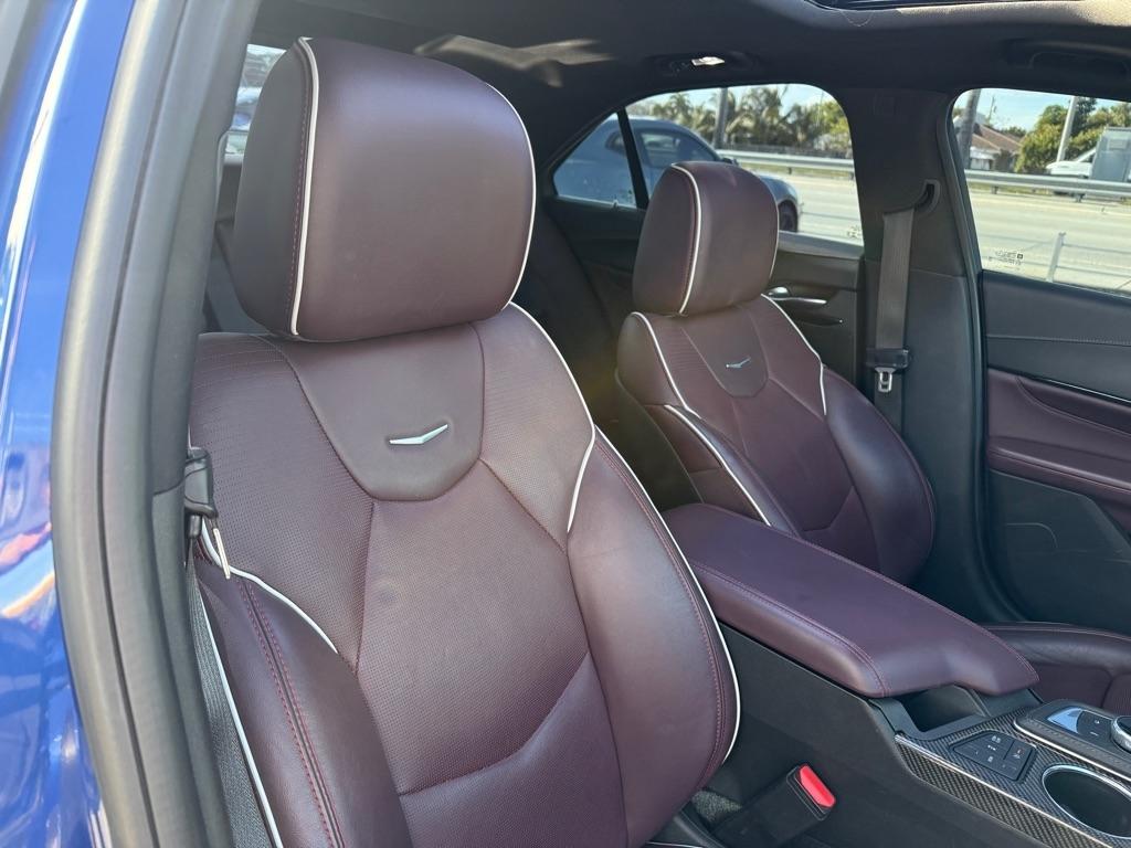 Cadillac CT4 4dr Sdn V-Series 2021